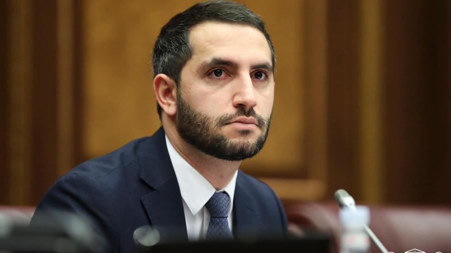 Ոչ ոքի չեմ ցանկանա իր քաղաքական կարիերայի ավարտում թավալ գալ տարբեր օլիգարխների ոտքերի տակ. Ռուբինյանը՝ Տեր-Պետրոսյանի հայտարարության մասին