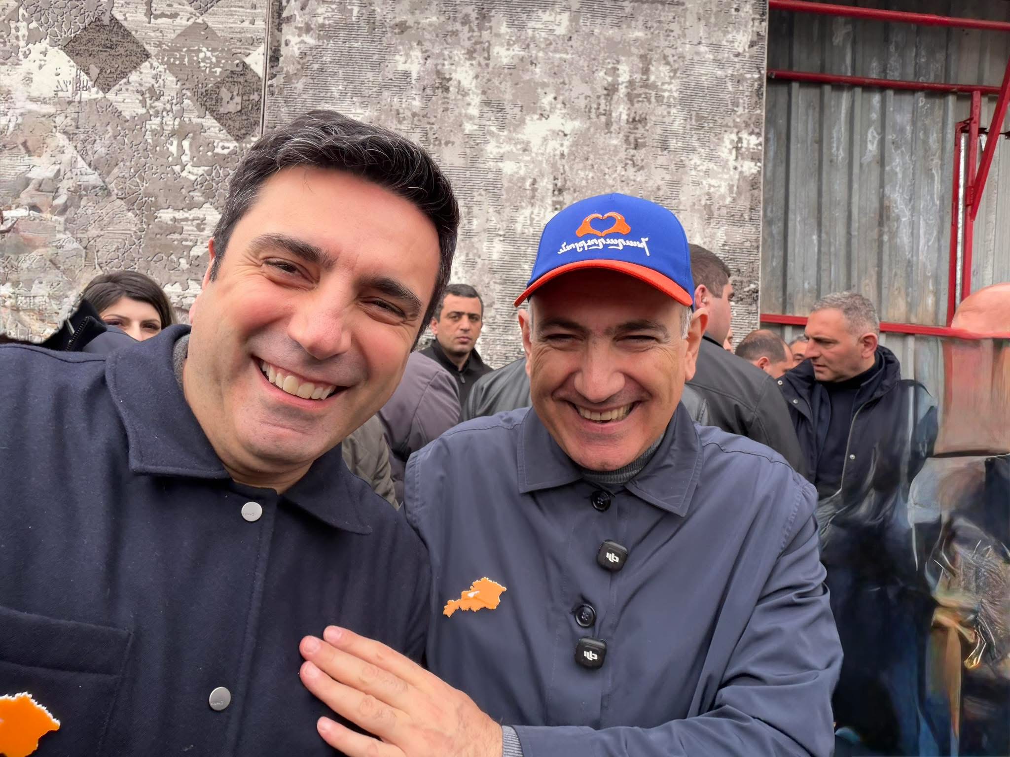 Առիթից օգտվեցի, վարչապետի հետ վերջապես նկարվեցի․ Ալեն Սիմոնյան