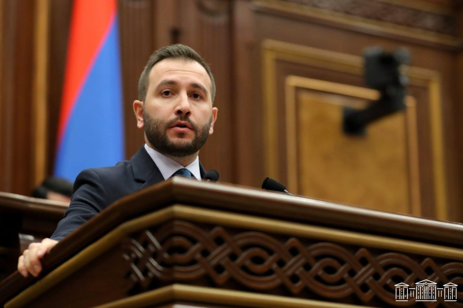 Դուք կա՛մ երեսպաշտությամբ եք զբաղվում, կա՛մ իսկապես ձեր սիլլոգիզմը  փչացել է. Հայկ Կոնջորյանը՝ ընդդիմությանը