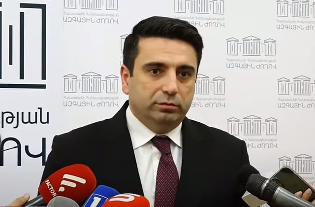 Տուն գալացող ուսուցիչներ կան, թող Սամվել Կարապետյանը հայերեն պարապի․ համ մոնտաժնիկն է մեղք, համ մենք․ Ալեն Սիմոնյան