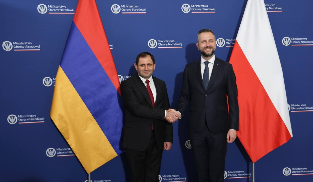 Մեկնարկել է Սուրեն Պապիկյանի և Վլադիսլավ Կոշինյակ-Կամիշի առանձնազրույցը