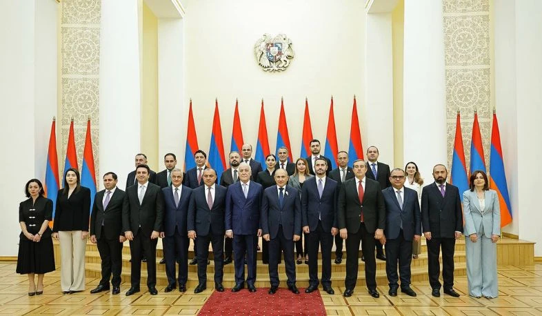 ՀՀ նախագահ Խաչատուրյանի ներկայությամբ տեղի է ունեցել Կառավարության անդամների երդմնակալության արարողությունը